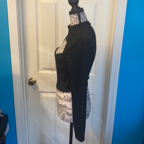 Fashion Nova crop top - Picture 3 of 6